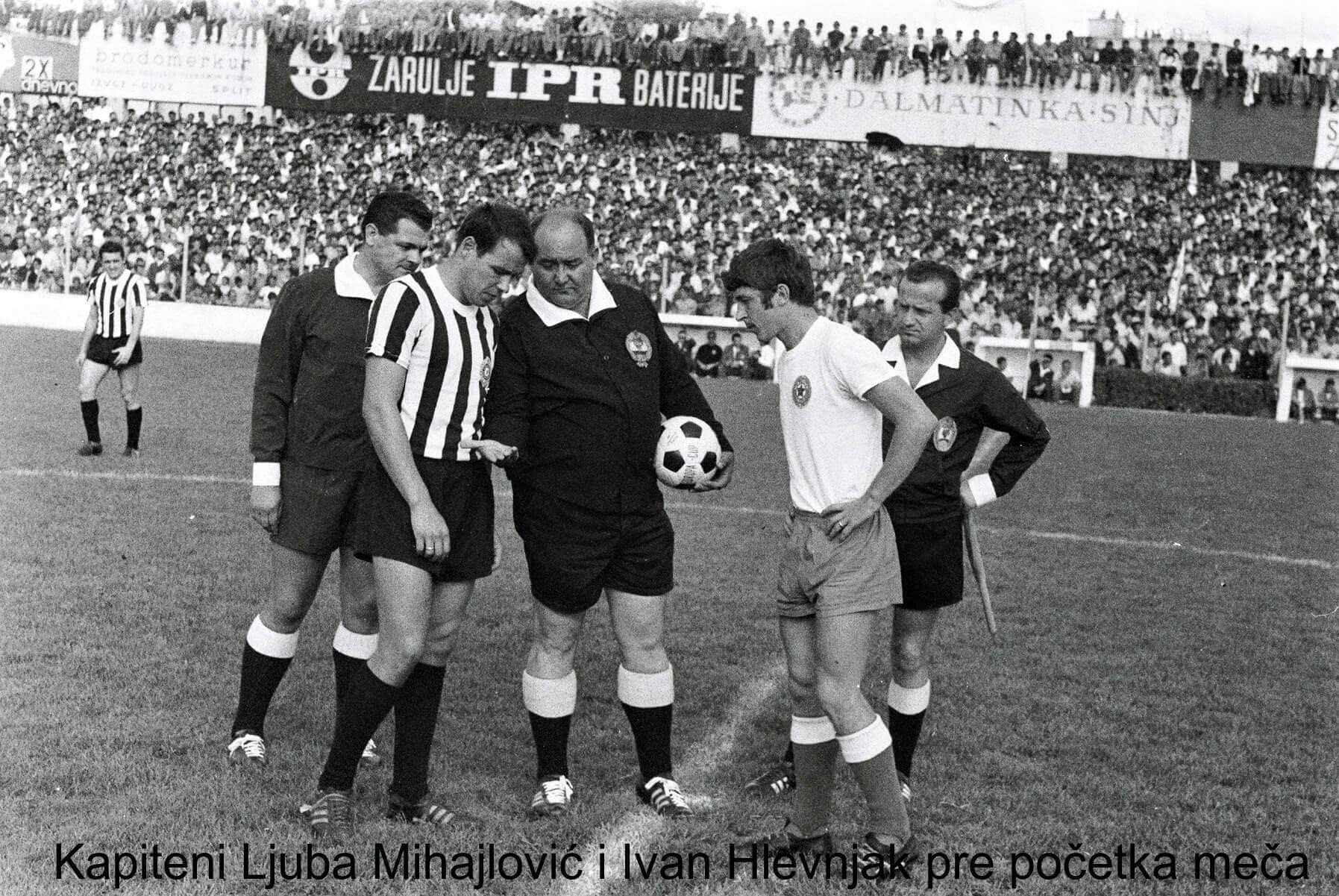 Kapiteni Mihajlović i Hlevnjak pre poćetka utakmice